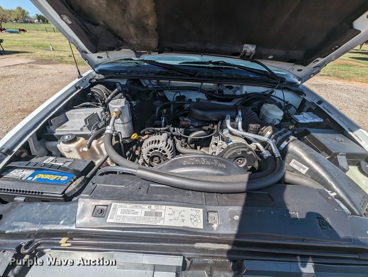 image for item MN9889 2003 GMC Sonoma  Ext. Cab pickup truck