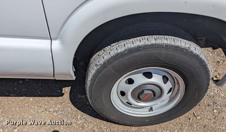 image for item MN9889 2003 GMC Sonoma  Ext. Cab pickup truck