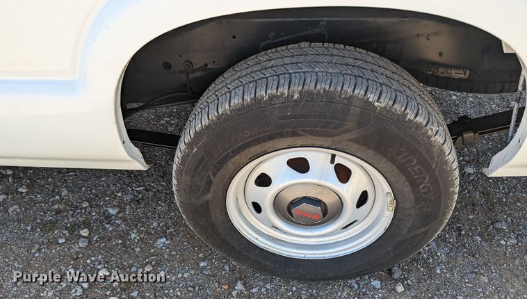 image for item MN9889 2003 GMC Sonoma  Ext. Cab pickup truck