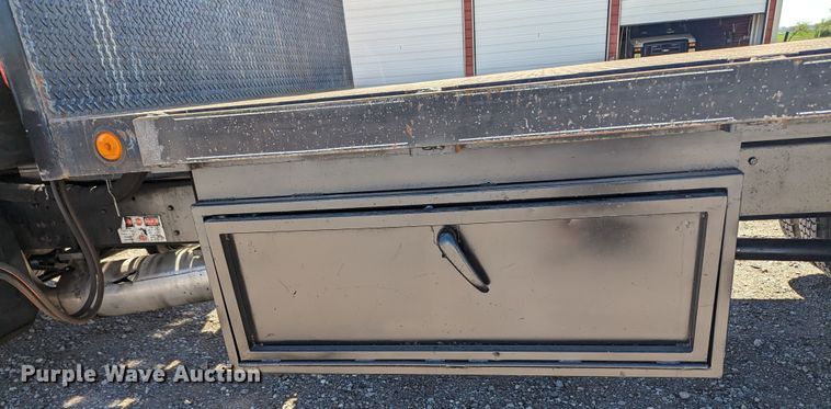 image for item MN9890 2000 Chevrolet C6500  crane truck