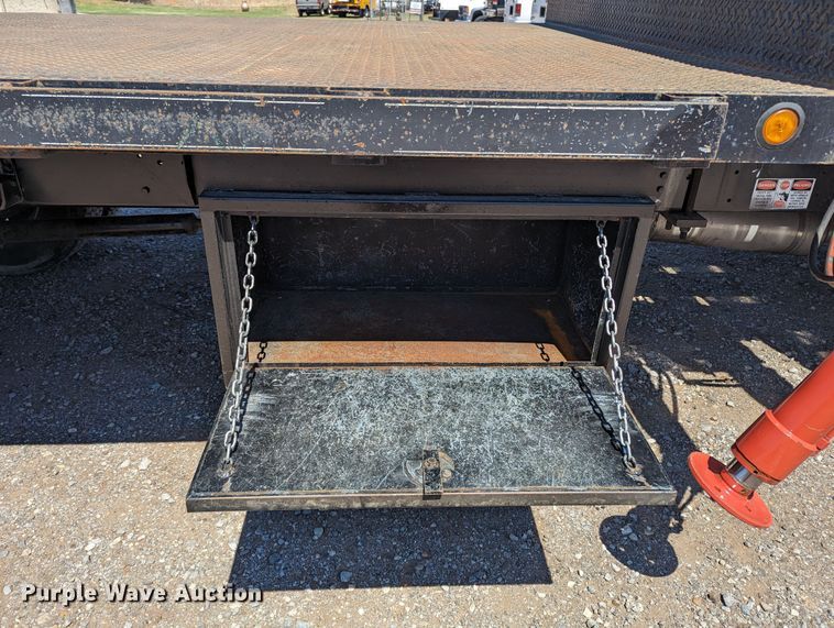 image for item MN9890 2000 Chevrolet C6500  crane truck