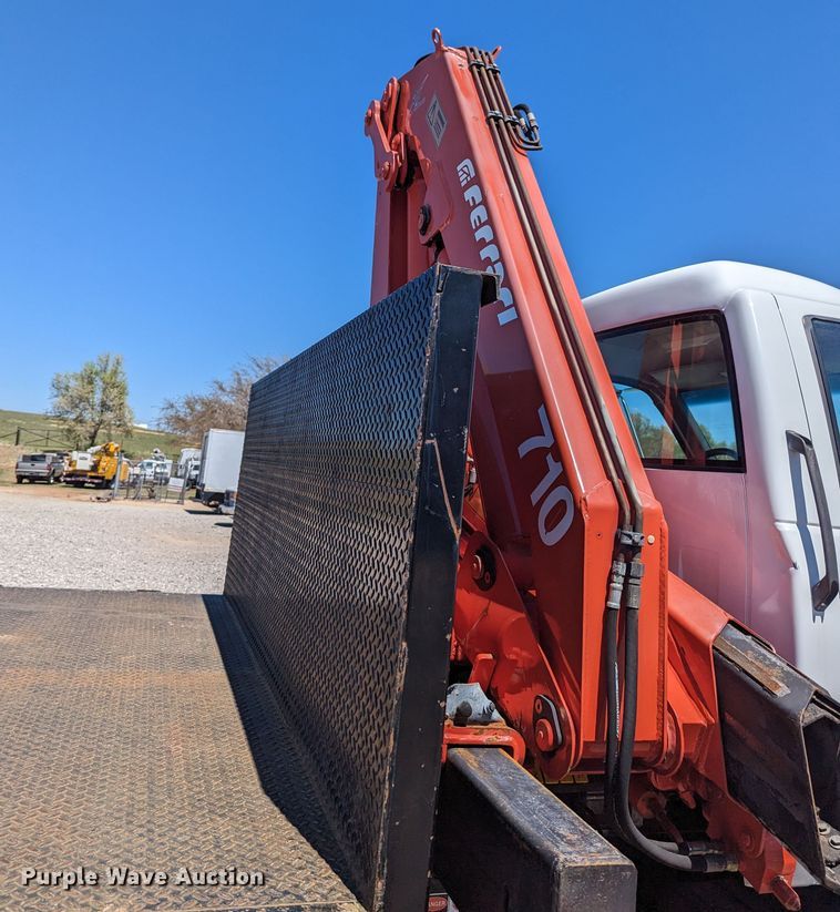 image for item MN9890 2000 Chevrolet C6500  crane truck