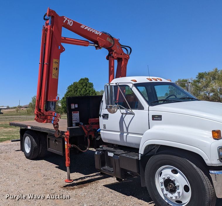 image for item MN9890 2000 Chevrolet C6500  crane truck