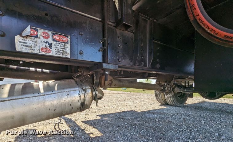 image for item MN9890 2000 Chevrolet C6500  crane truck