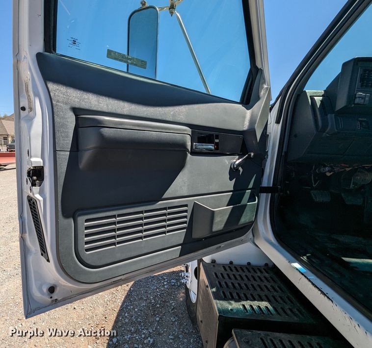 image for item MN9890 2000 Chevrolet C6500  crane truck