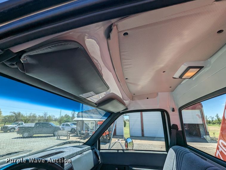 image for item MN9890 2000 Chevrolet C6500  crane truck