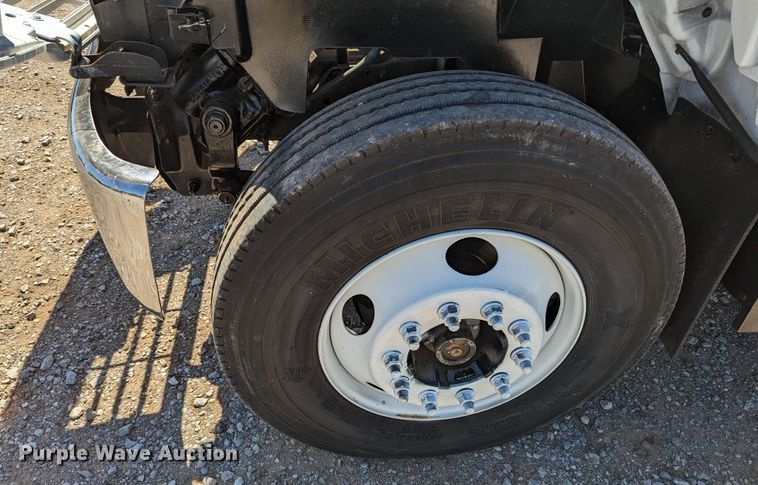 image for item MN9890 2000 Chevrolet C6500  crane truck