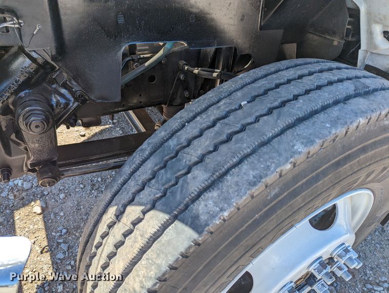 image for item MN9890 2000 Chevrolet C6500  crane truck