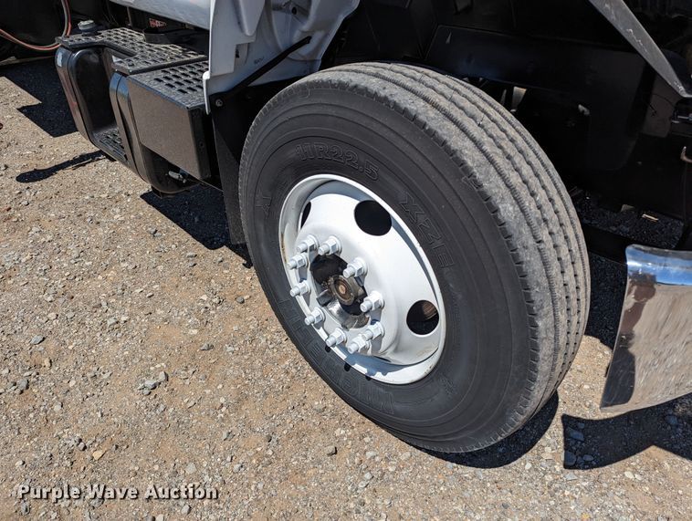 image for item MN9890 2000 Chevrolet C6500  crane truck