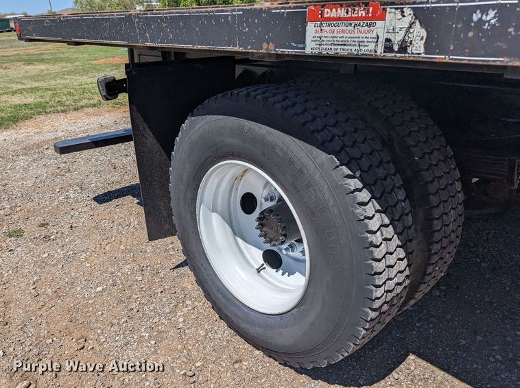 image for item MN9890 2000 Chevrolet C6500  crane truck