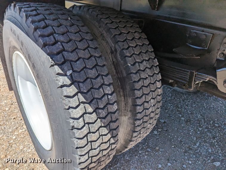 image for item MN9890 2000 Chevrolet C6500  crane truck