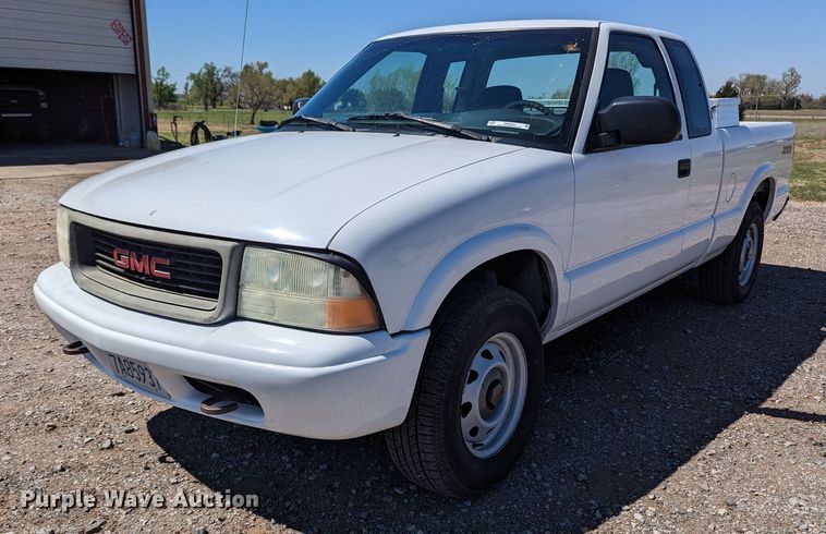 image for item MN9892 2003 GMC Sonoma  Ext. Cab pickup truck