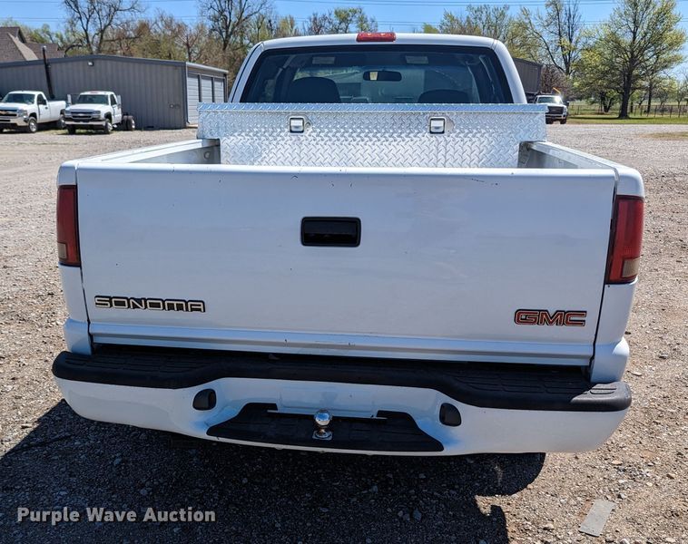 image for item MN9892 2003 GMC Sonoma  Ext. Cab pickup truck