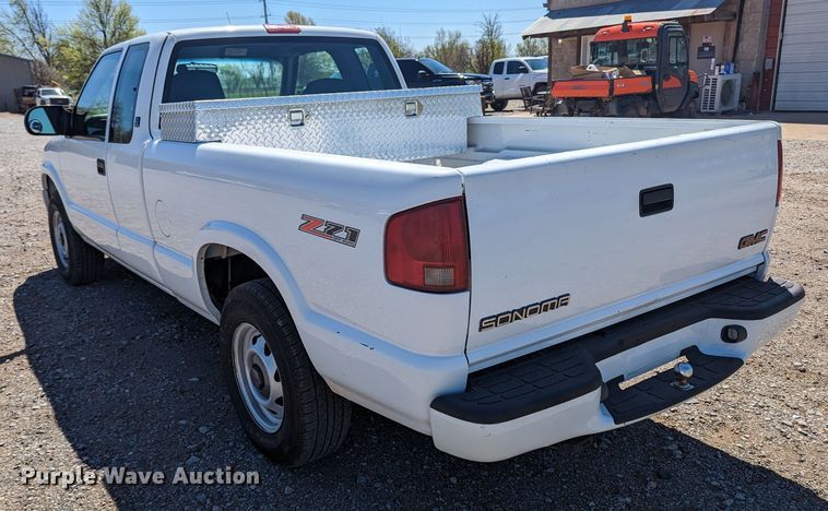 image for item MN9892 2003 GMC Sonoma  Ext. Cab pickup truck