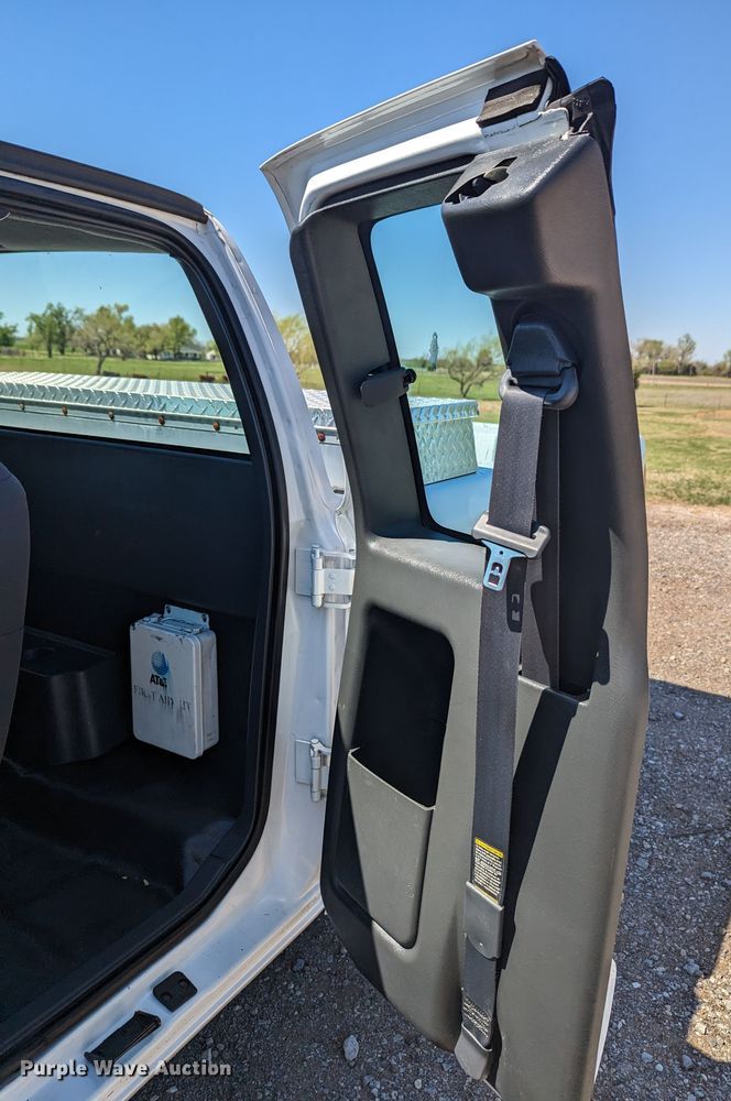 image for item MN9892 2003 GMC Sonoma  Ext. Cab pickup truck