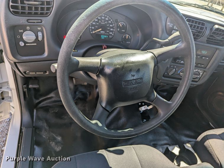 image for item MN9892 2003 GMC Sonoma  Ext. Cab pickup truck