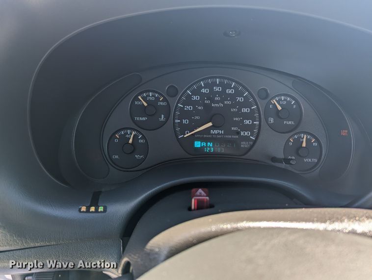 image for item MN9892 2003 GMC Sonoma  Ext. Cab pickup truck