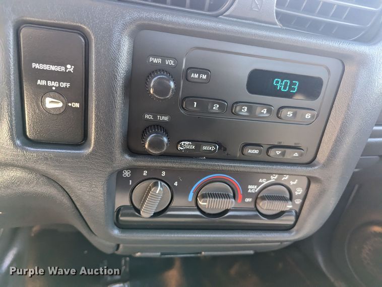 image for item MN9892 2003 GMC Sonoma  Ext. Cab pickup truck