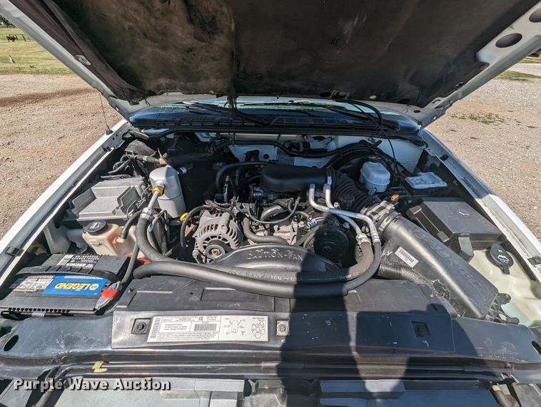 image for item MN9892 2003 GMC Sonoma  Ext. Cab pickup truck