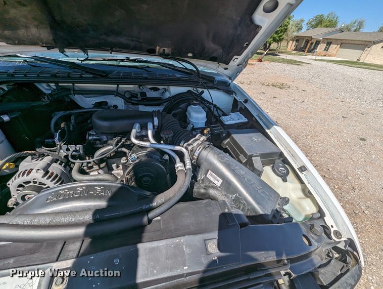 image for item MN9892 2003 GMC Sonoma  Ext. Cab pickup truck