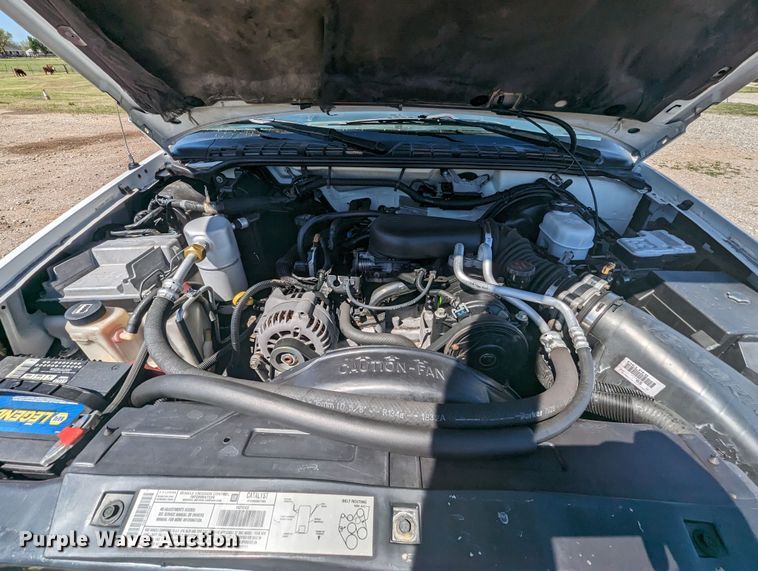 image for item MN9892 2003 GMC Sonoma  Ext. Cab pickup truck