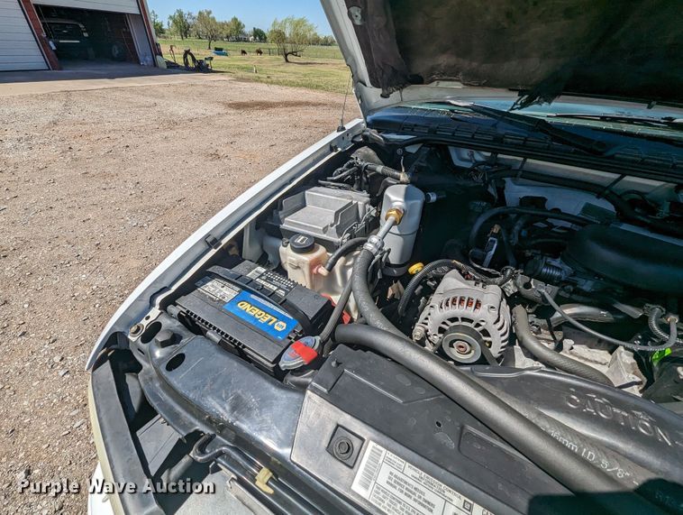 image for item MN9892 2003 GMC Sonoma  Ext. Cab pickup truck