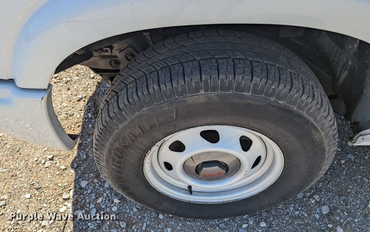 image for item MN9892 2003 GMC Sonoma  Ext. Cab pickup truck