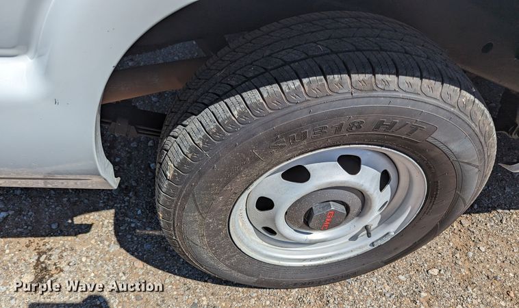 image for item MN9892 2003 GMC Sonoma  Ext. Cab pickup truck