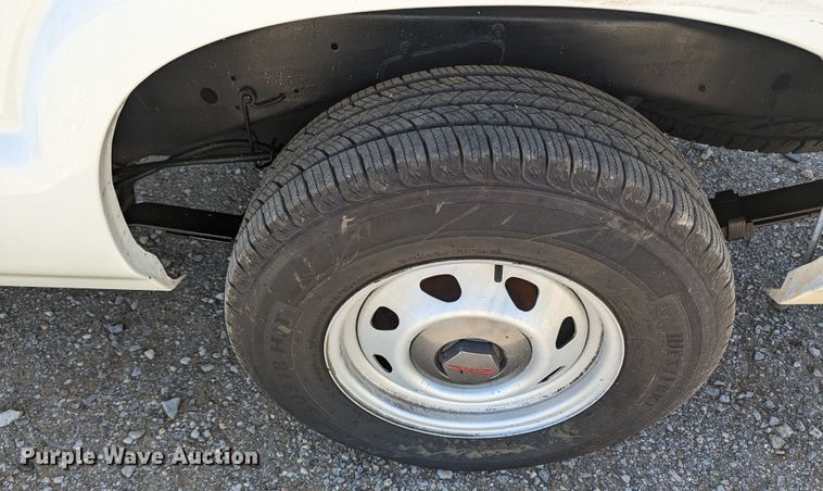 image for item MN9892 2003 GMC Sonoma  Ext. Cab pickup truck