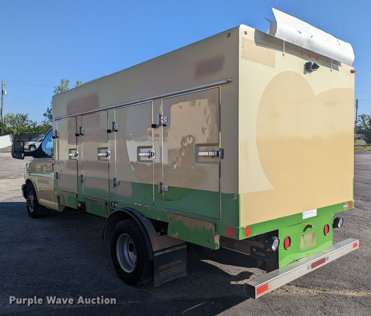 image for item MN9898 2015 GMC Savana  refrigerated delivery truck