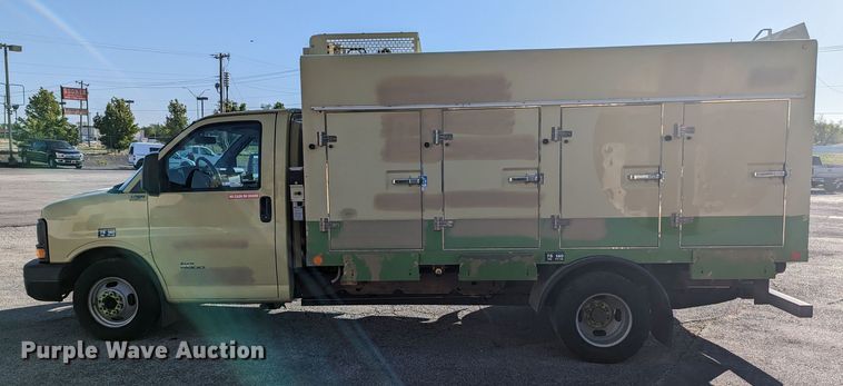 image for item MN9898 2015 GMC Savana  refrigerated delivery truck