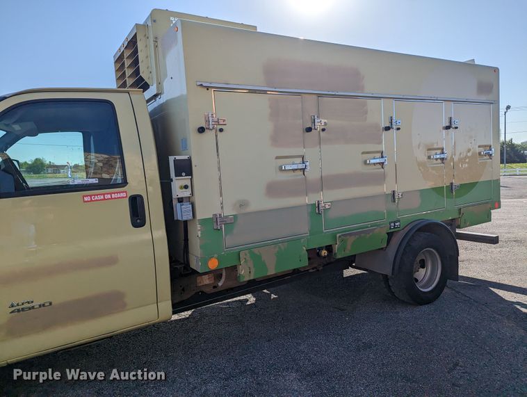 image for item MN9898 2015 GMC Savana  refrigerated delivery truck