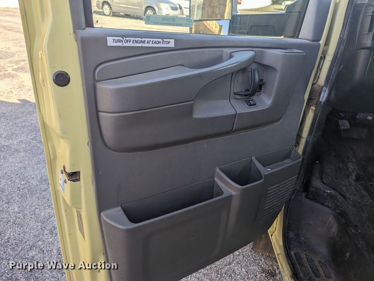 image for item MN9898 2015 GMC Savana  refrigerated delivery truck