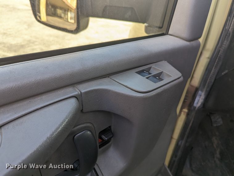 image for item MN9898 2015 GMC Savana  refrigerated delivery truck