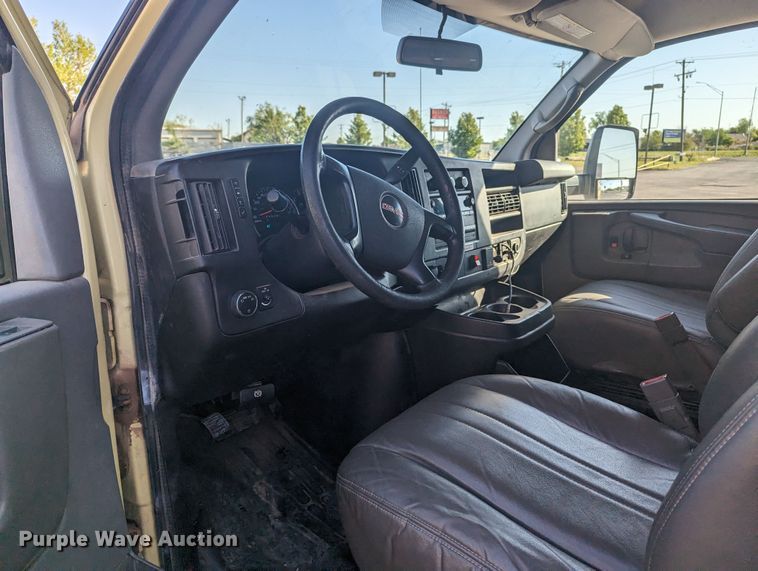 image for item MN9898 2015 GMC Savana  refrigerated delivery truck