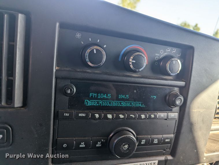 image for item MN9898 2015 GMC Savana  refrigerated delivery truck