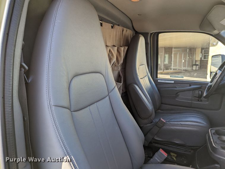 image for item MN9898 2015 GMC Savana  refrigerated delivery truck