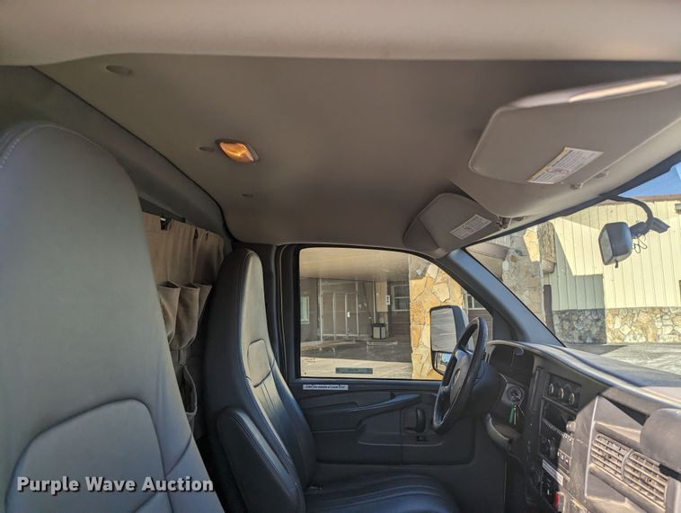 image for item MN9898 2015 GMC Savana  refrigerated delivery truck