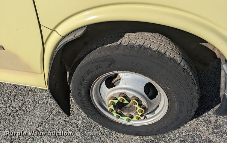 image for item MN9898 2015 GMC Savana  refrigerated delivery truck