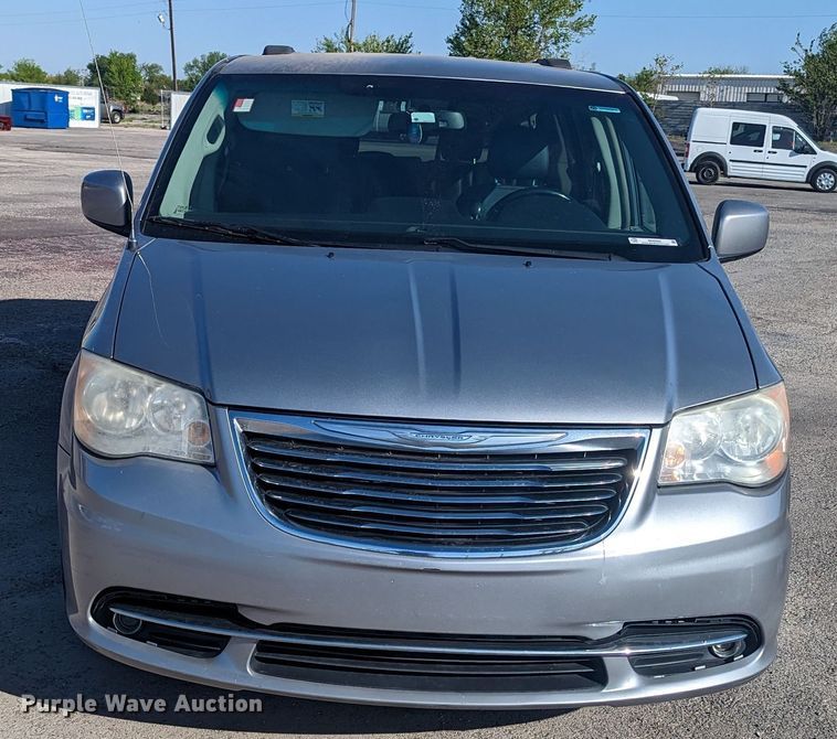 image for item MN9900 2013 Chrysler Town & Country  van