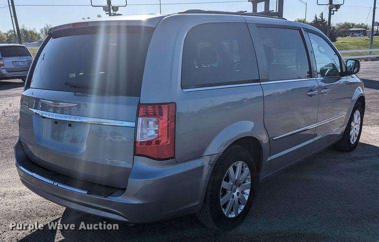 image for item MN9900 2013 Chrysler Town & Country  van