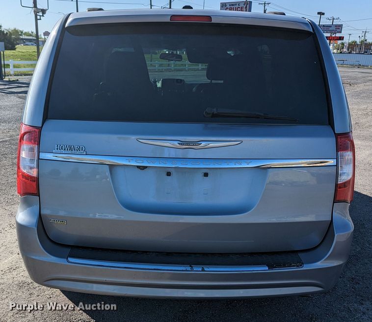 image for item MN9900 2013 Chrysler Town & Country  van