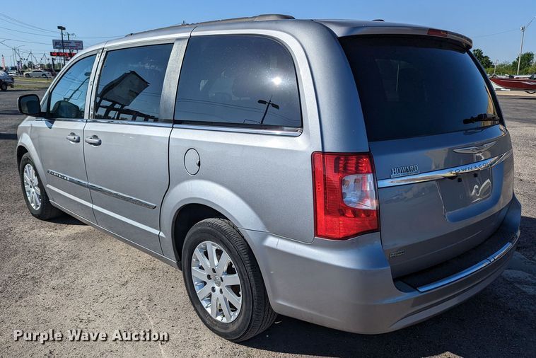 image for item MN9900 2013 Chrysler Town & Country  van