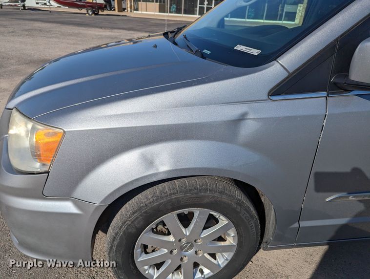 image for item MN9900 2013 Chrysler Town & Country  van