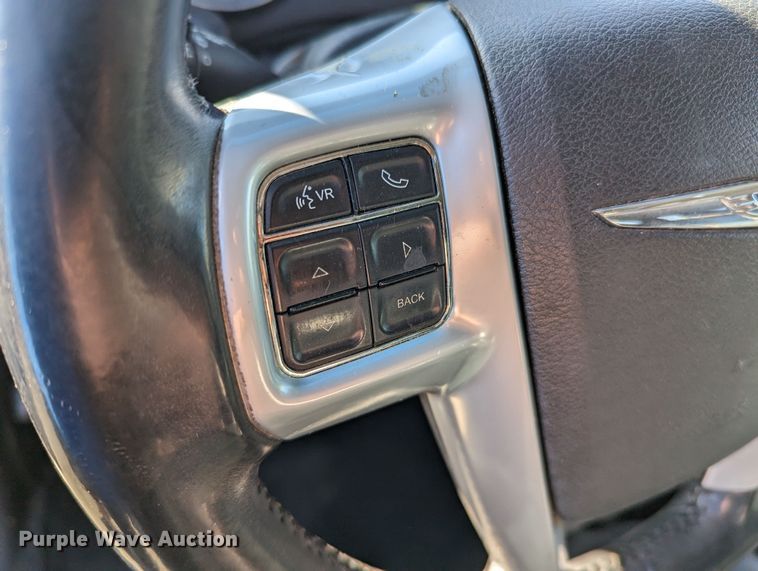 image for item MN9900 2013 Chrysler Town & Country  van