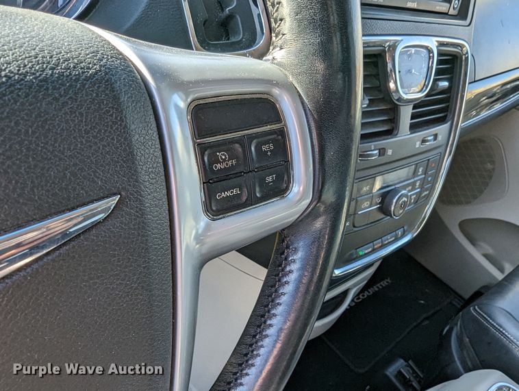 image for item MN9900 2013 Chrysler Town & Country  van