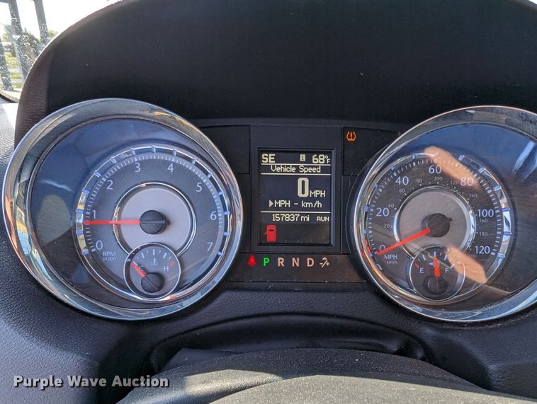 image for item MN9900 2013 Chrysler Town & Country  van