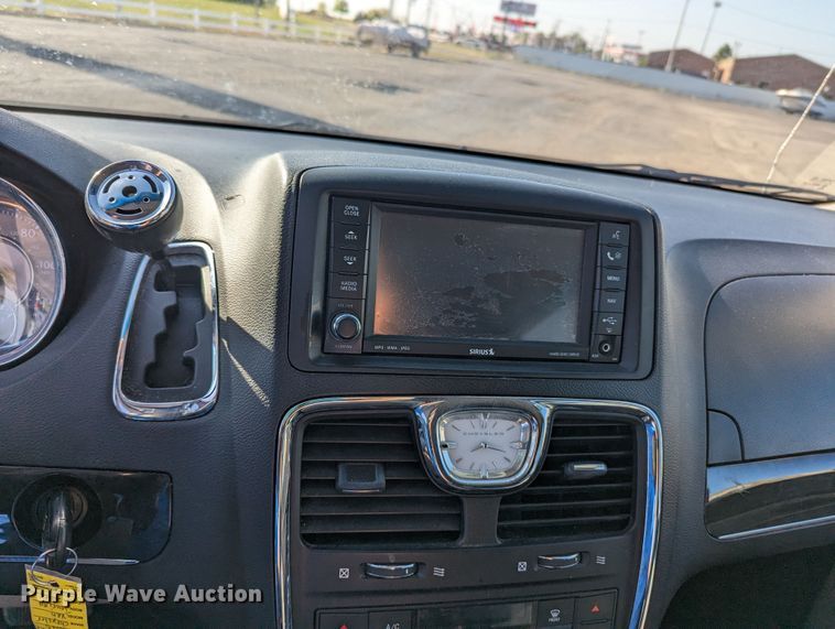 image for item MN9900 2013 Chrysler Town & Country  van