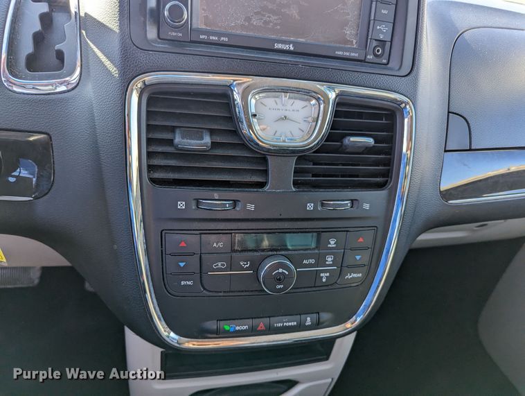 image for item MN9900 2013 Chrysler Town & Country  van