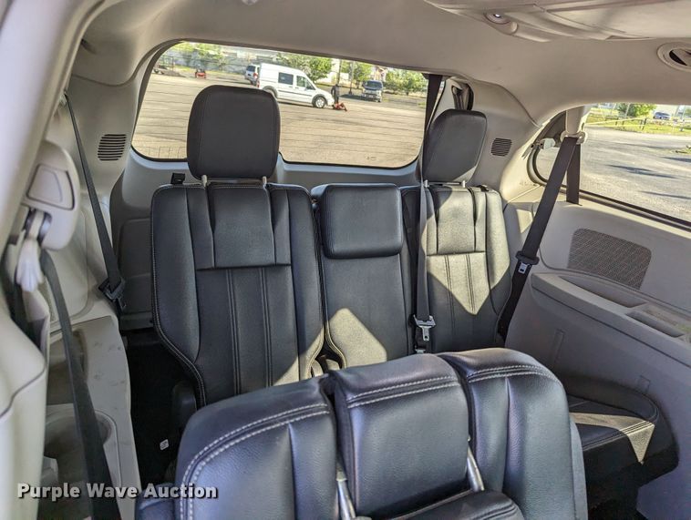 image for item MN9900 2013 Chrysler Town & Country  van